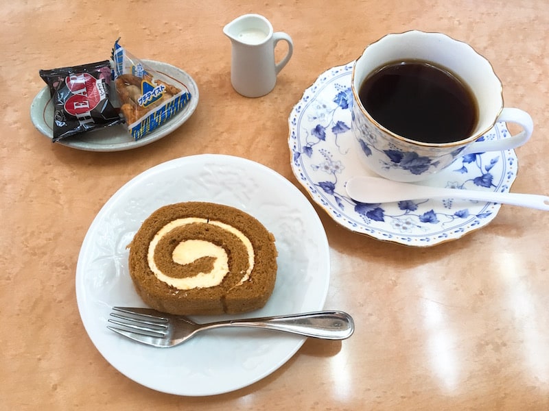 ゆっくりできるカフェ Cafe De Arrow で エンゼル のロールケーキ 石川 ハニコログ