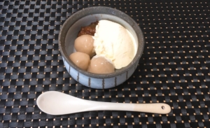 白玉とチョコジャムに合わせたアイスクリーム