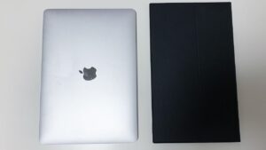 MacBookPro2020との大きさ比較