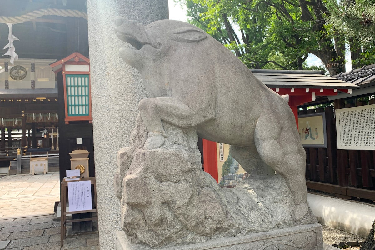 いのしし狛犬（阿形）