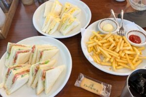 ユトリ珈琲店サンドイッチとポテト