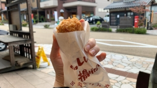 山中温泉旅行の食べ歩き！ゆげ街道「肉のいづみや」の絶品コロッケ♪