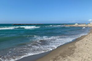 小舞子海岸の砂浜と海