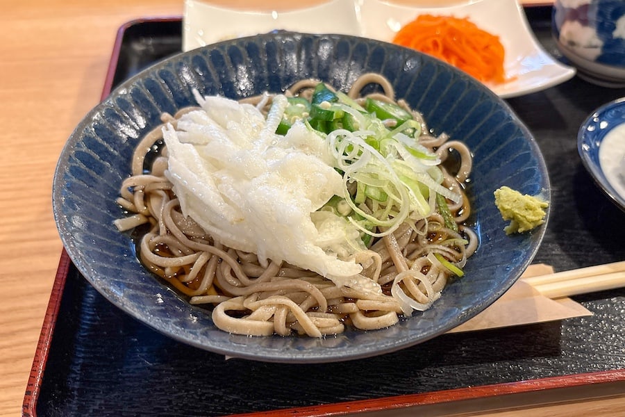 冷たい手打ち蕎麦の「ねばそば」